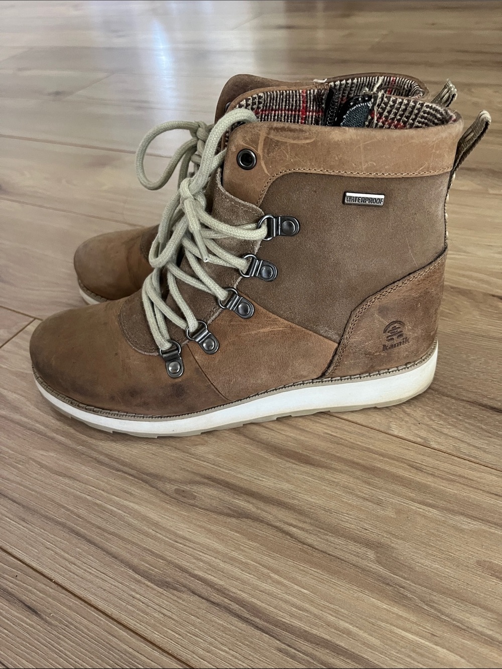 Kamik Ariel Lo taupe Lace-Up Women's Boots
